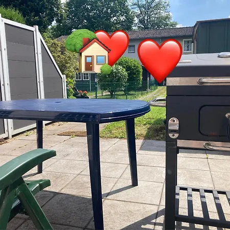 Gemuetliches Ganzes Apartment, Selbst Check In Kueche Parkplatz Waschmaschine Kamin Terrasse Garten,eigene Dusche Und Wc Lägenhet *