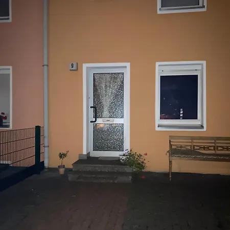 Gemuetliches Ganzes Apartment, Selbst Check In Kueche Parkplatz Waschmaschine Kamin Terrasse Garten,eigene Dusche Und Wc Apartman *